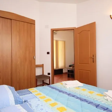 Apartament With A Parking Space - 7666 Umag