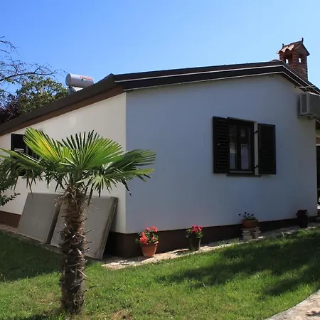 Apartment With A Parking Space - 7666 Umag