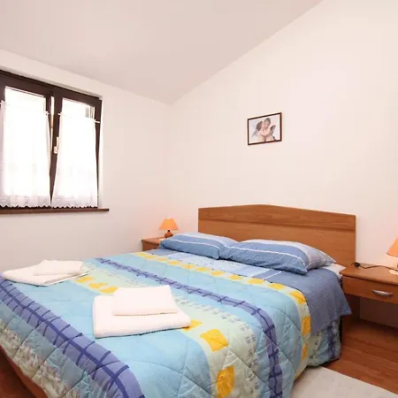 Apartment With A Parking Space - 7666 Umag