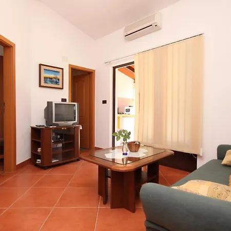 With A Parking Space - 7666 * Umag