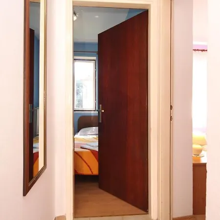 Apartment With A Parking Space - 7666 Umag