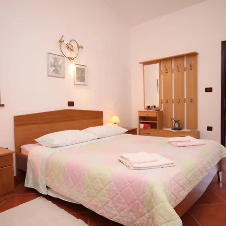 Apartmán With A Parking Space - 7666 Umag