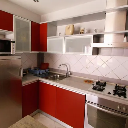 With A Parking Space - 7666 * Умаг