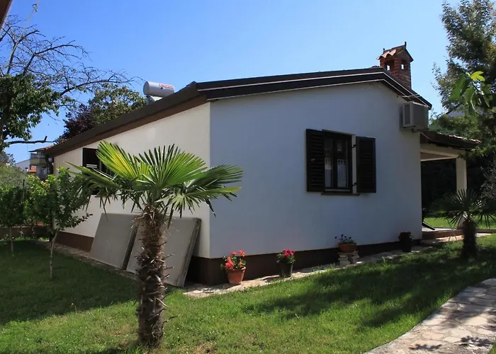 Apartman With A Parking Space - 7666 Umag