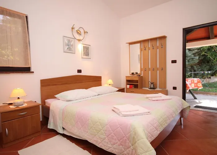 Apartman With A Parking Space - 7666 Umag