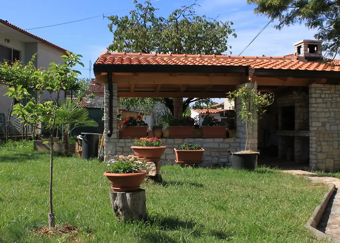 With A Parking Space - 7666 *